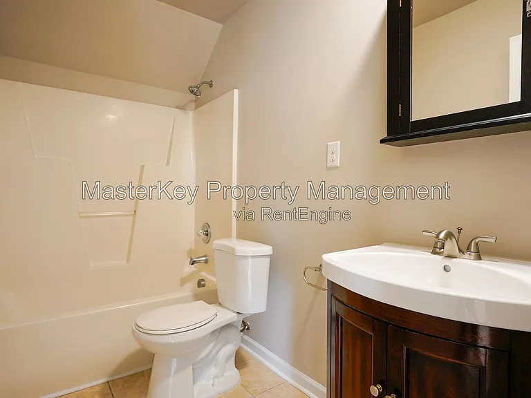 1008 Knighthood Ln — Photo 12