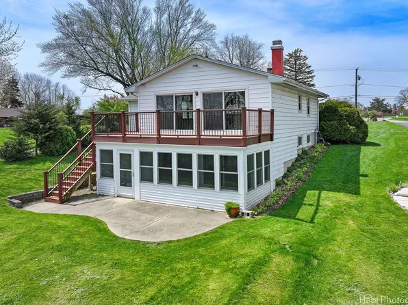 1220 Old Bay Rd, Johnsburg, IL 60051