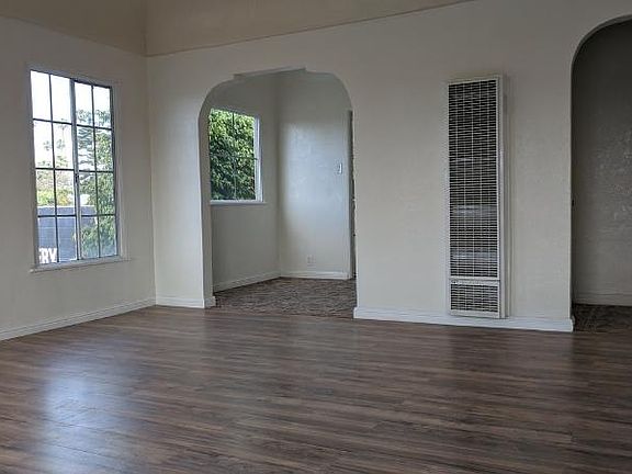 3rd image of 333 W Manchester Blvd