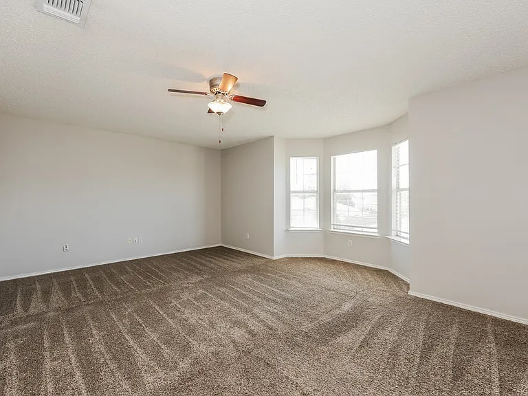 2400 Stagecoach St — Photo 9
