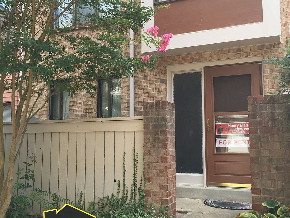 Front of townhome