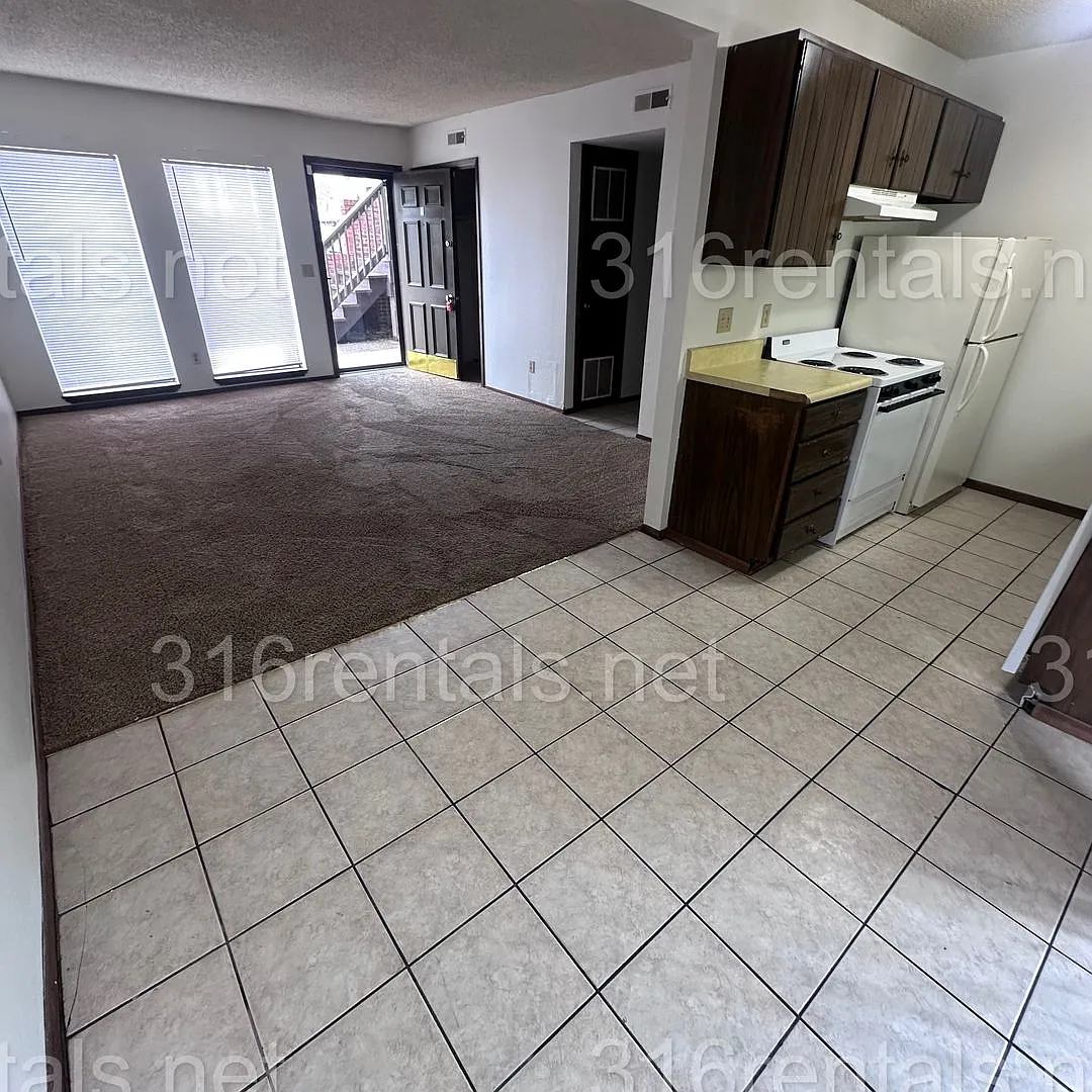 359 E Marion Ct — Photo 4