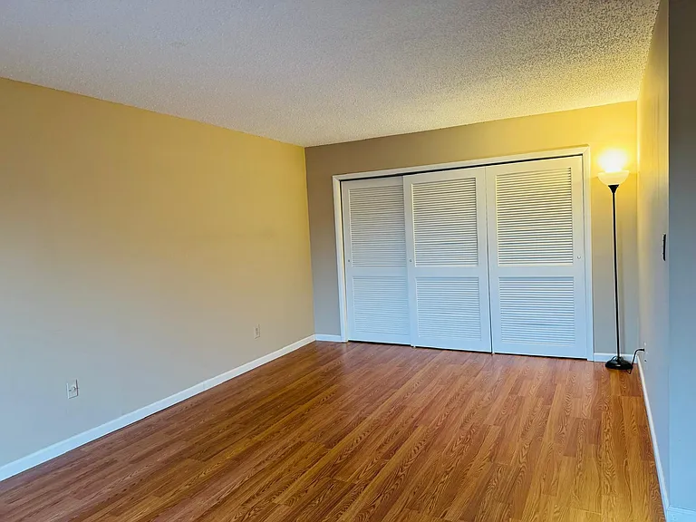 17 Westgate Dr #17 — Photo 4