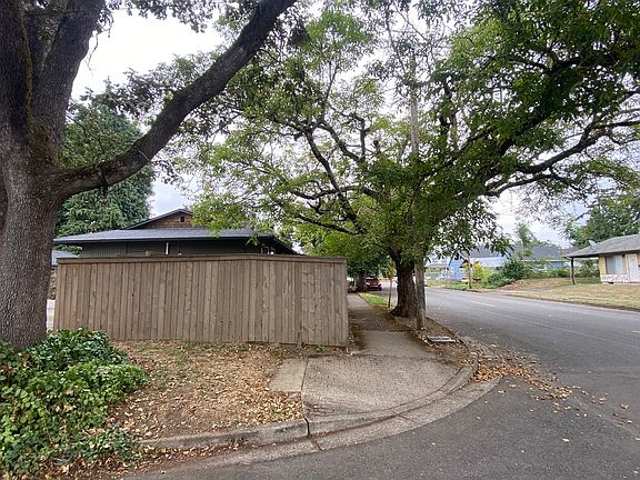 3rd image of 1200 W McLoughlin Blvd