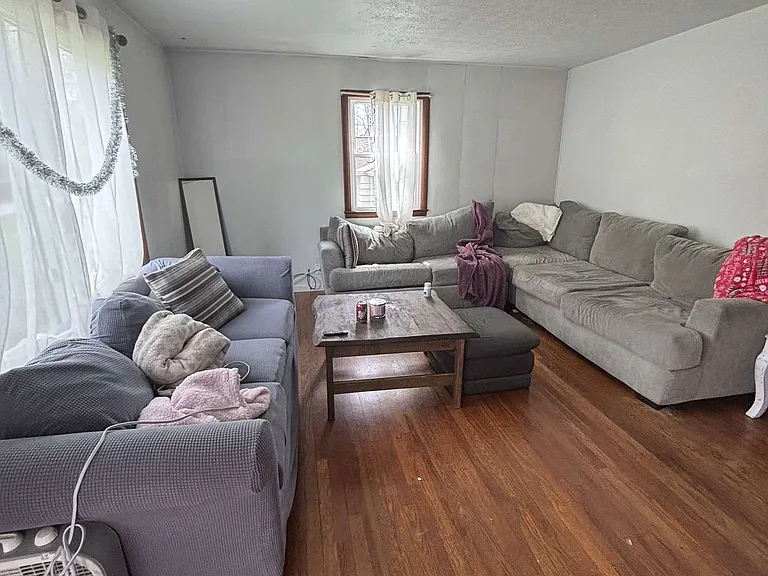 430 Middlebury Rd — Photo 1
