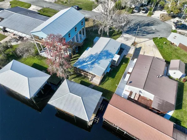 66 Carefree Dr, Welaka, FL 32193