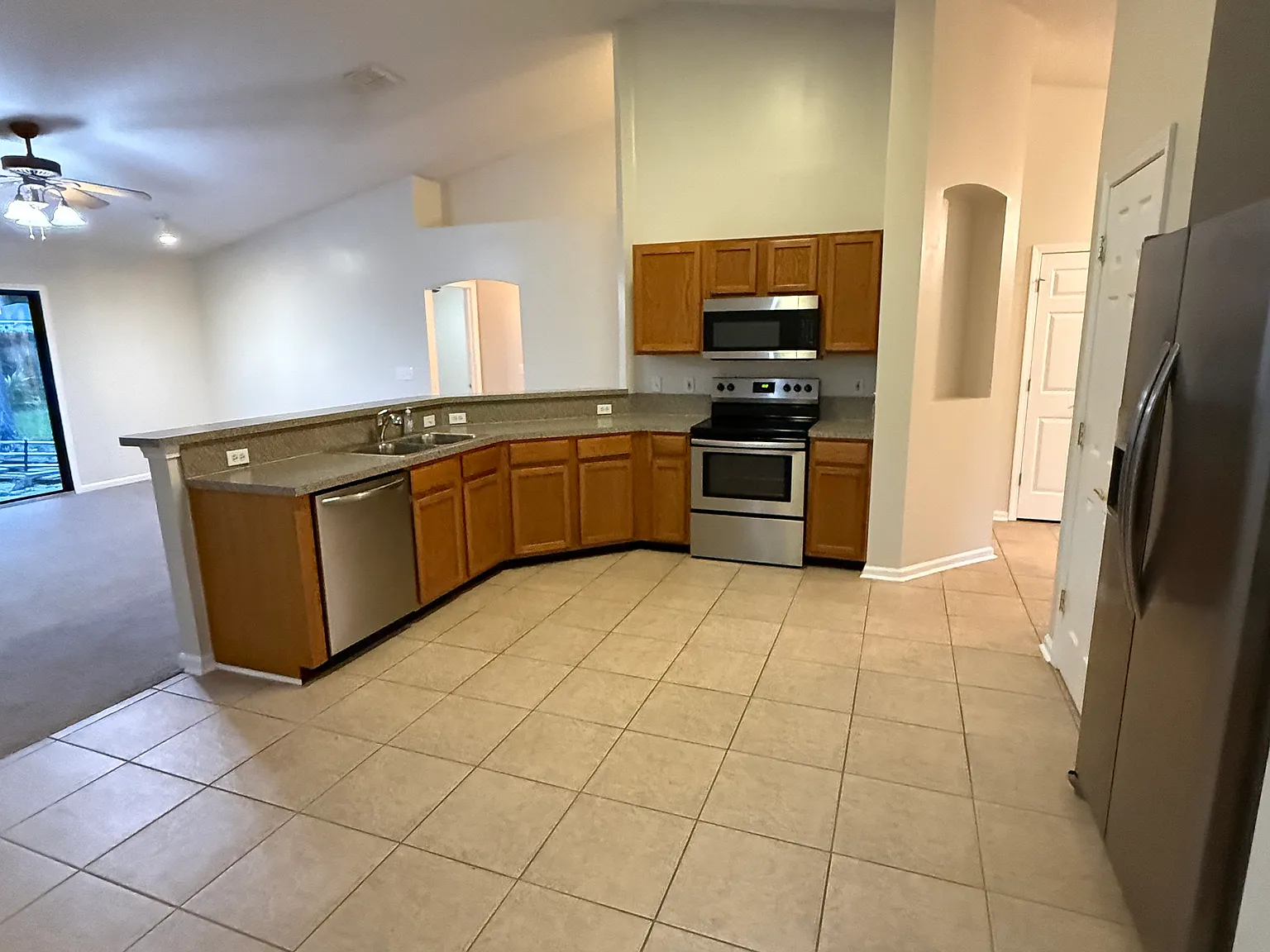 3 bed, 1749 sqft, $2,300 — Photo 3