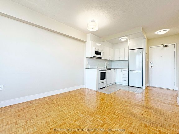 4th image of 1500 Bathurst St #907