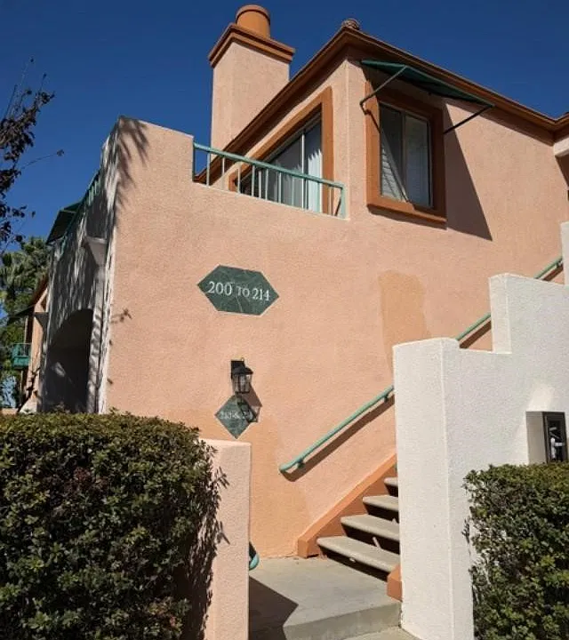 210 Villa Point Dr