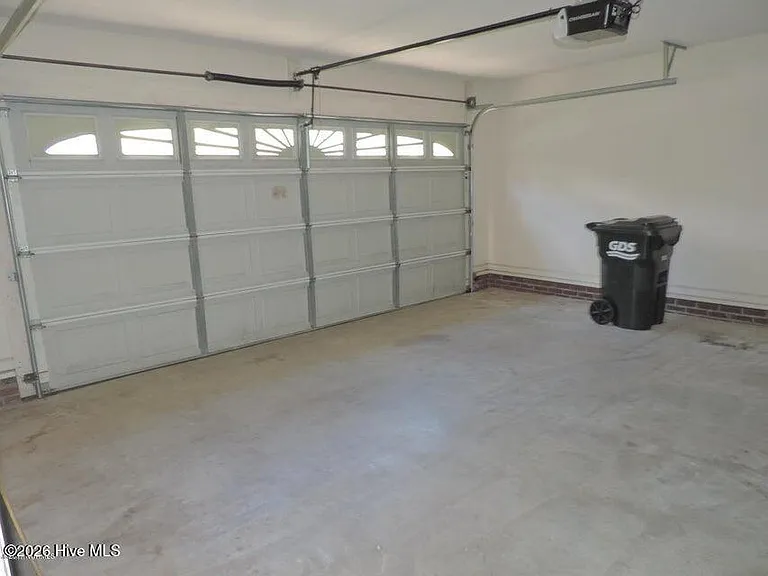 105 Monterey Cir — Photo 11