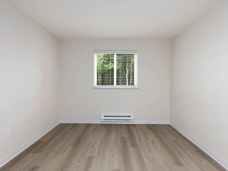 Westhampton Apartments — Photo 14