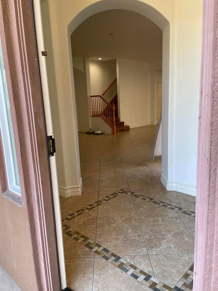 4 bed, 2667 sqft, $7,800 — Photo 3