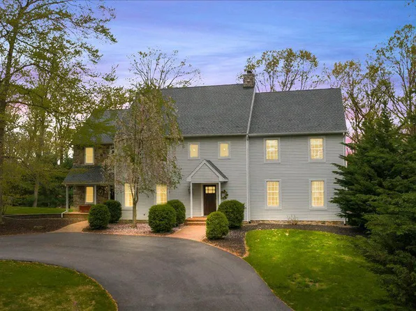 20 Fawn Dr, Reading, PA 19607