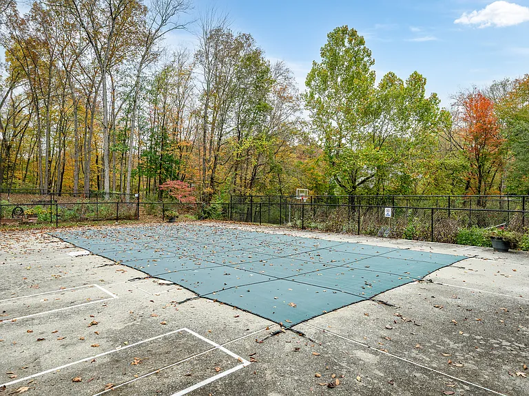 The HOA fees (included in the rental) also include a beautiful pool/clubhouse with on duty lifeguard during season.
