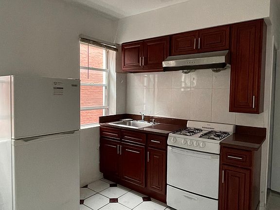 4th image of 11217 15th Ave #2