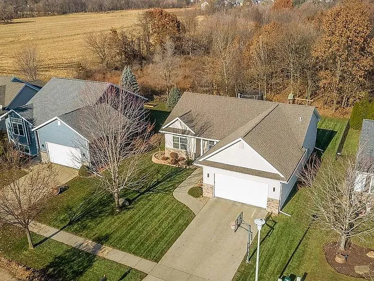 1020 Capri Dr NE — Photo 4