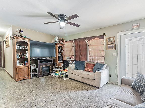 4th image of 820 Snowden Drive