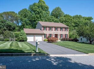 17 Running Brook Ln, Newark, DE 19711