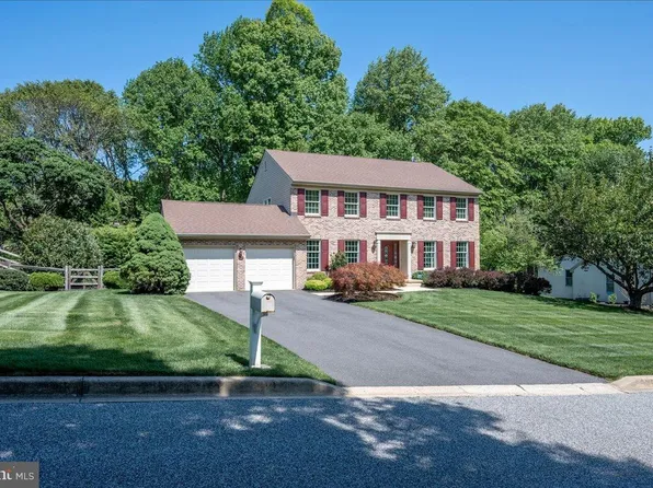 17 Running Brook Ln, Newark, DE 19711