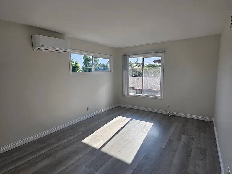 652 Center St #C — Photo 17