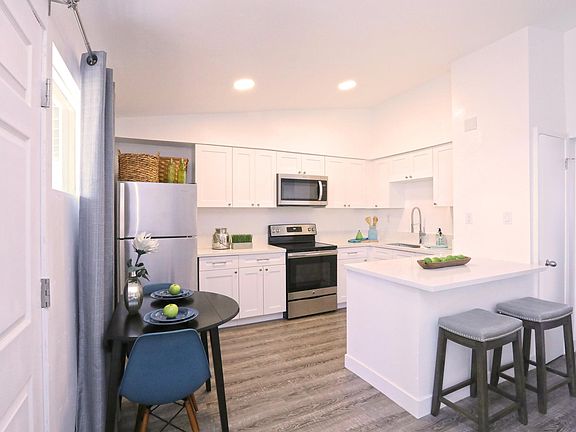 5th image of 3729 E 5th St #201