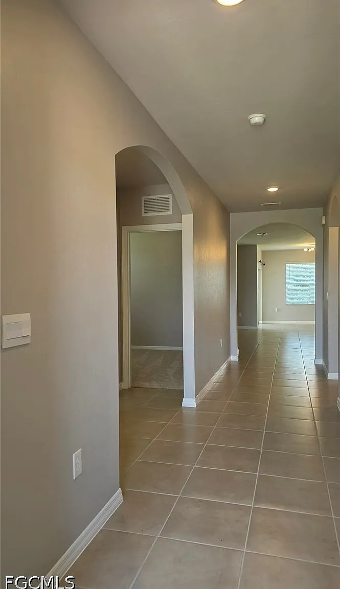 3 bed, 2.0 bath, 1672 sqft, $2,100 — Photo 2