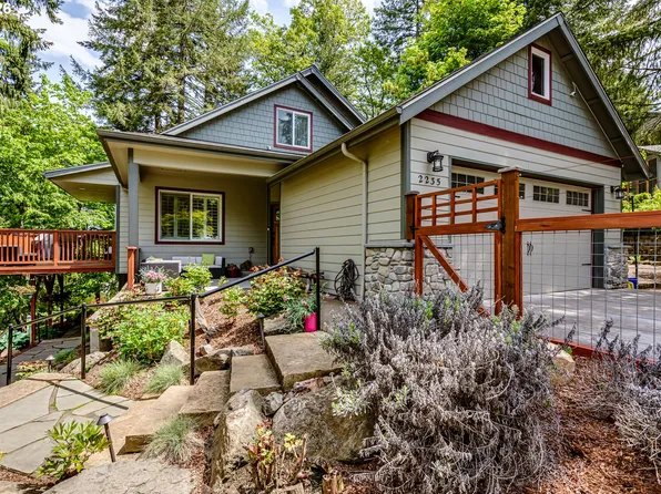 2235 Corinthian Ct, Eugene, OR 97405