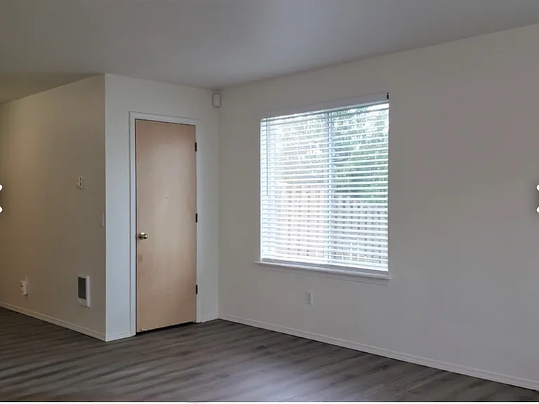 610 11th Ave #A — Photo 10