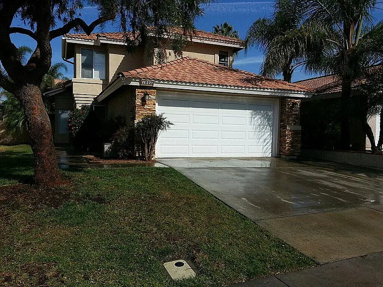 driveway can fit three cars