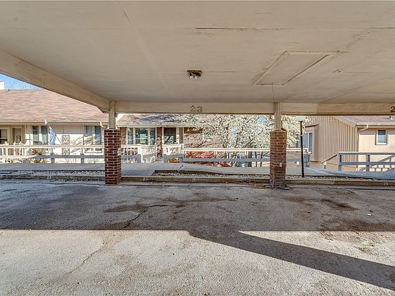 4th image of 23 Britten Cir