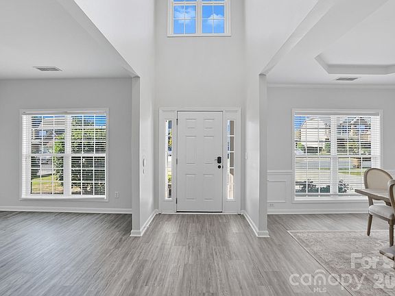 3rd image of 1015 Loudoun Rd