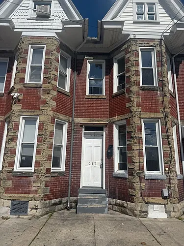 217 Winter St Photo 1
