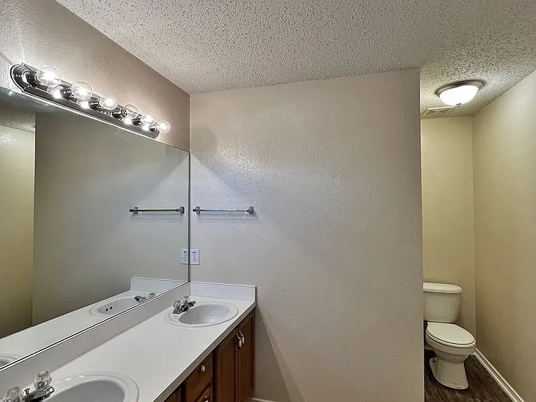 1901 Berkeley Dr — Photo 24
