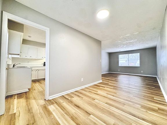4th image of 126 Bourbon Hills Dr #A