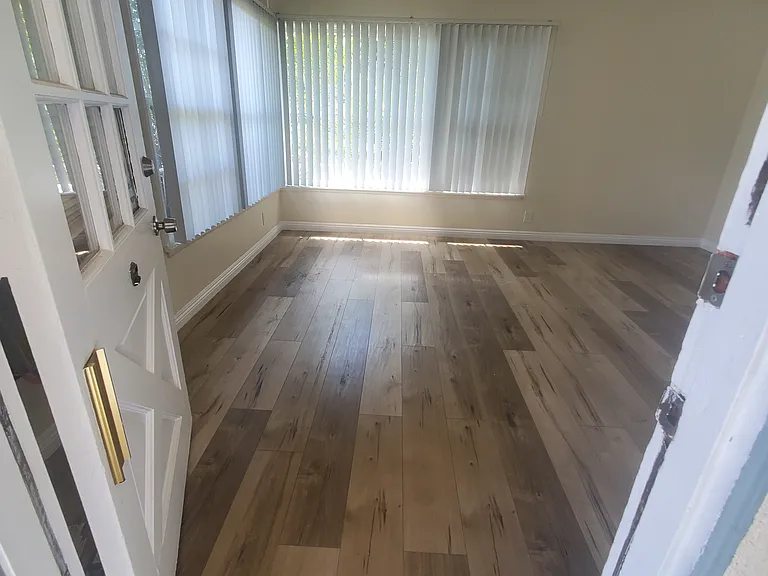 13527 Burbank Blvd — Photo 5