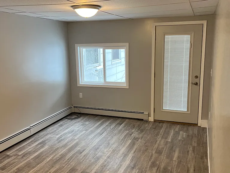 8 W Broad St #1 — Photo 4