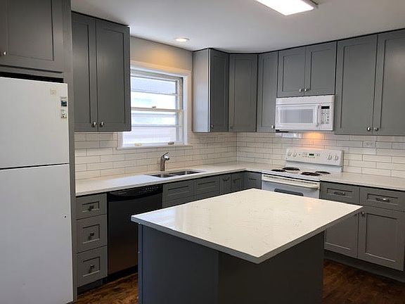 5th image of 3745 N Sacramento Ave #1