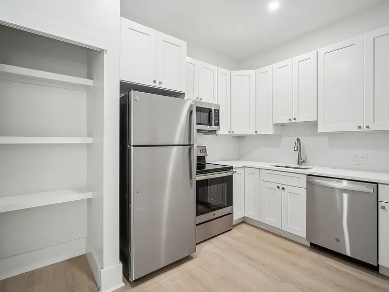 326 S Plant Ave #1 — Photo 5