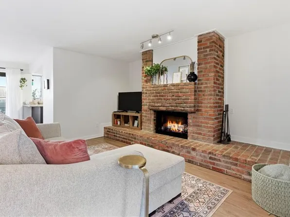 4056 Warwick Blvd Unit 7, Kansas City, MO 64111