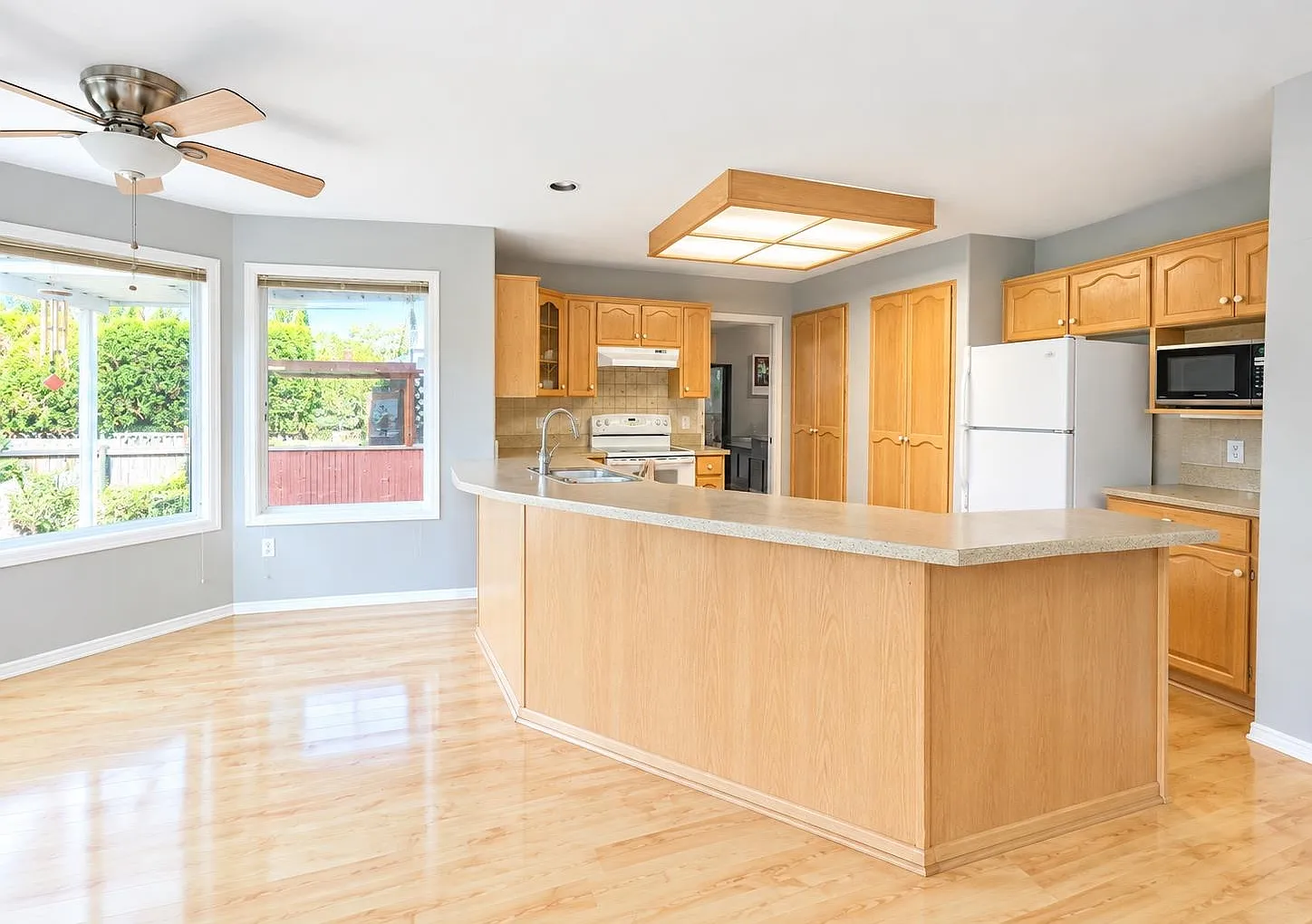 3 bed, 2000 sqft, $4,200 — Photo 4