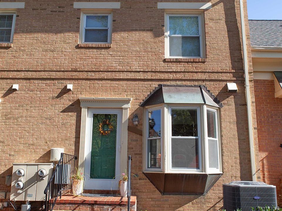 1st image of 2526 Fairfax Dr APT B