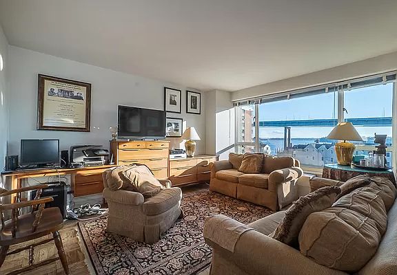 4th image of 166-25 Powells Cove Blvd #4H
