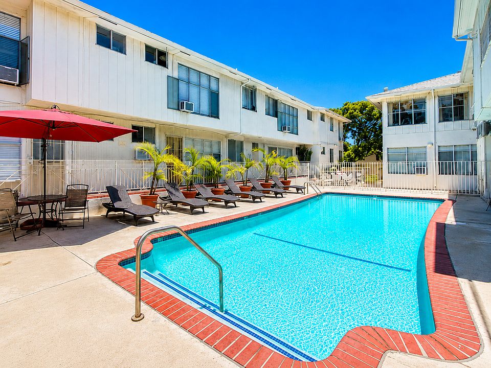 1st image of 8253 Norton Ave #20