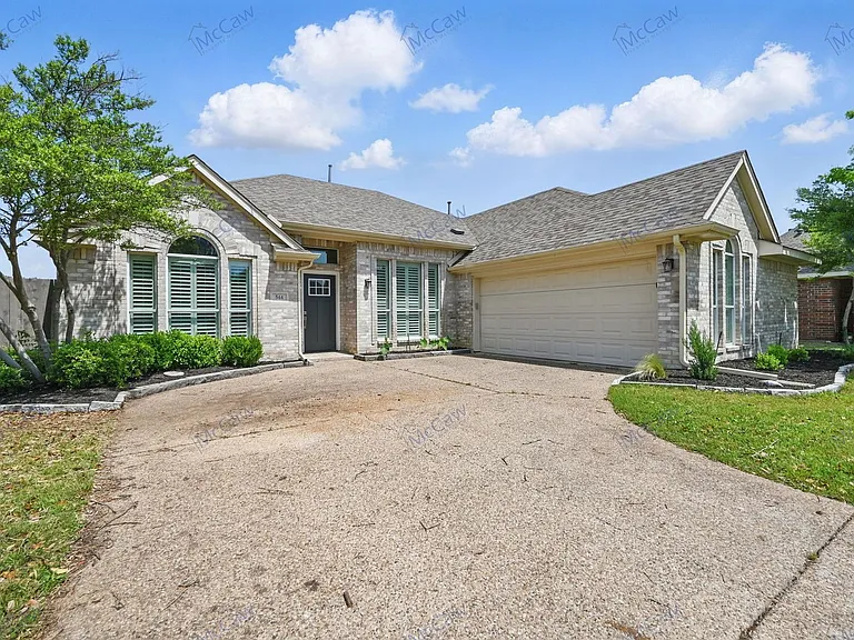 544 Layton Dr — Photo 2