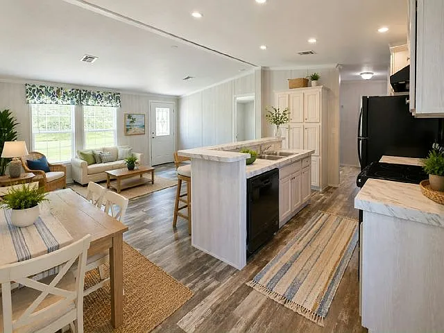 3 bed, 2.0 bath, 960 sqft, $2,075 — Photo 2