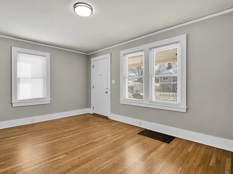 429 Linden Ave — Photo 3