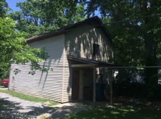 604B W Sycamore St, Carmi, IL 62821