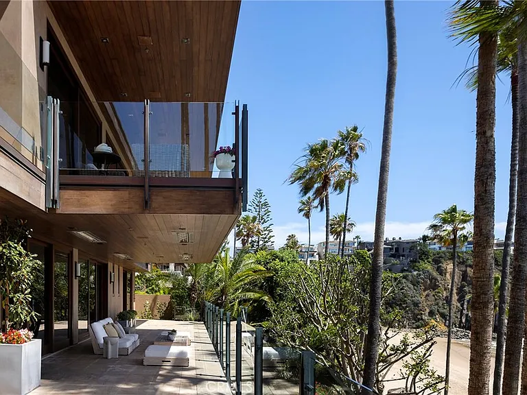 2495 Riviera Dr — Photo 35