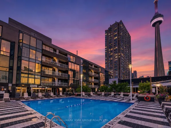 251 Queens Quay W #705, Toronto, ON M5J 2N6