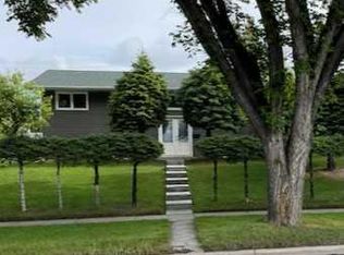 4928 S 40th Ave NW, Calgary, AB T3A 0X2